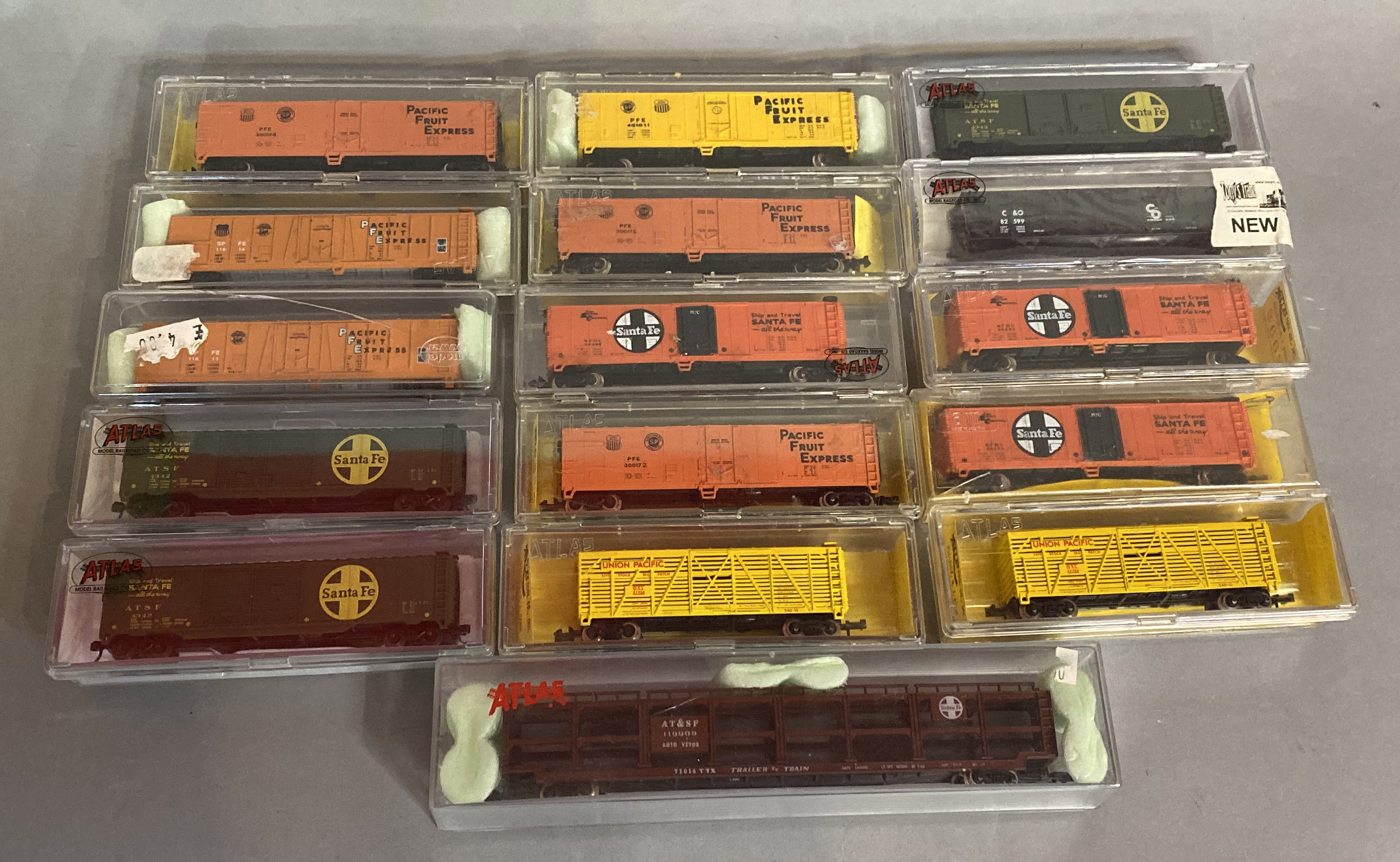 Ex-Shop Stock N gauge Atlas x16 rolling stock (16).