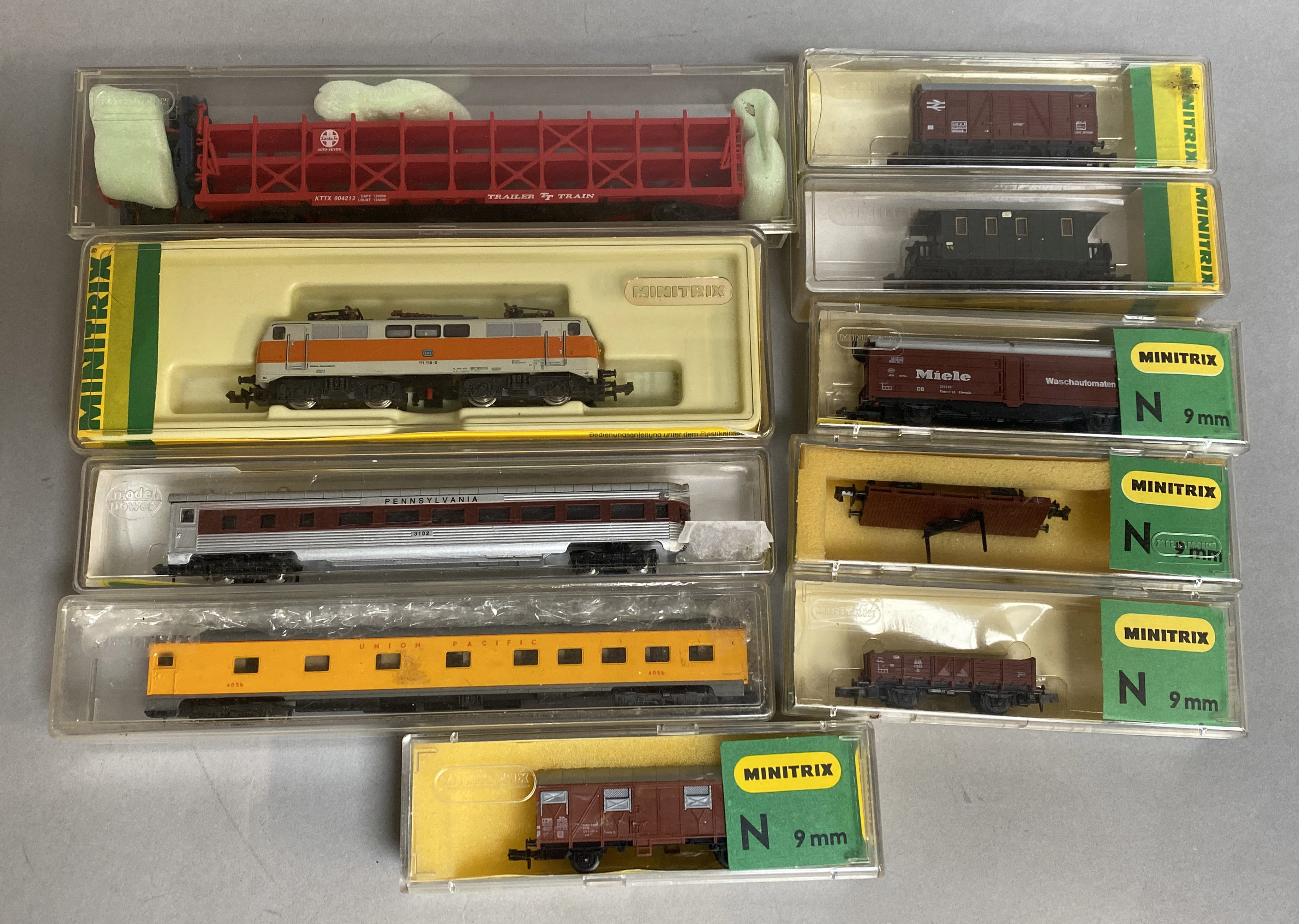 Ex-Shop Stock N Gauge Hornby Minitrix Inc 51 2972 Electric diesel engine, a car transporter (no inte