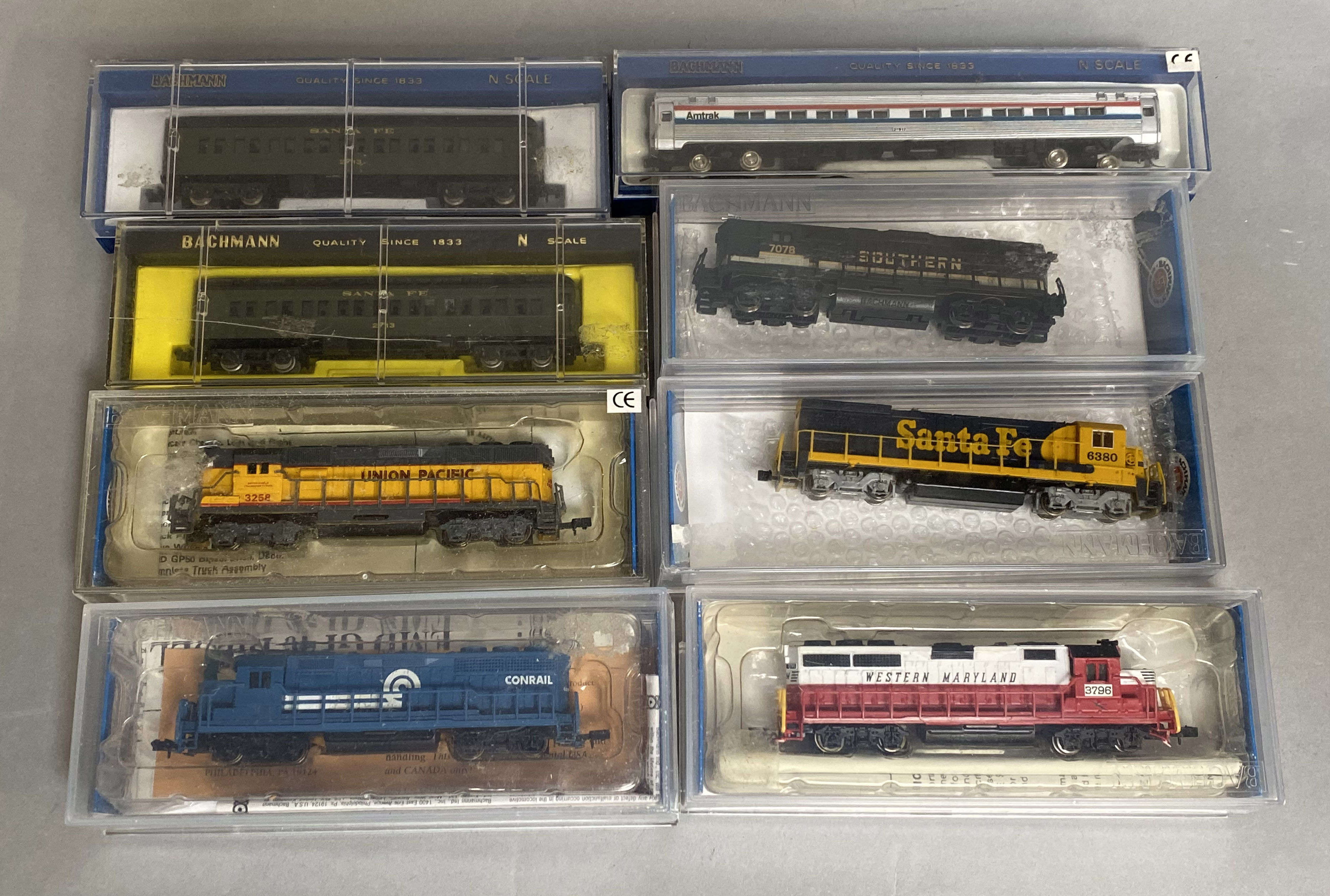 N Gauge Bachmann US Diesel loco 63587 Western Maryland and 4 other engines , together with 3 items o