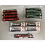 Mixed N Gauge lot inc. 4 x Roco VG boxed coaches, an unboxed Graham Farish R Mail 4 -car diesel set