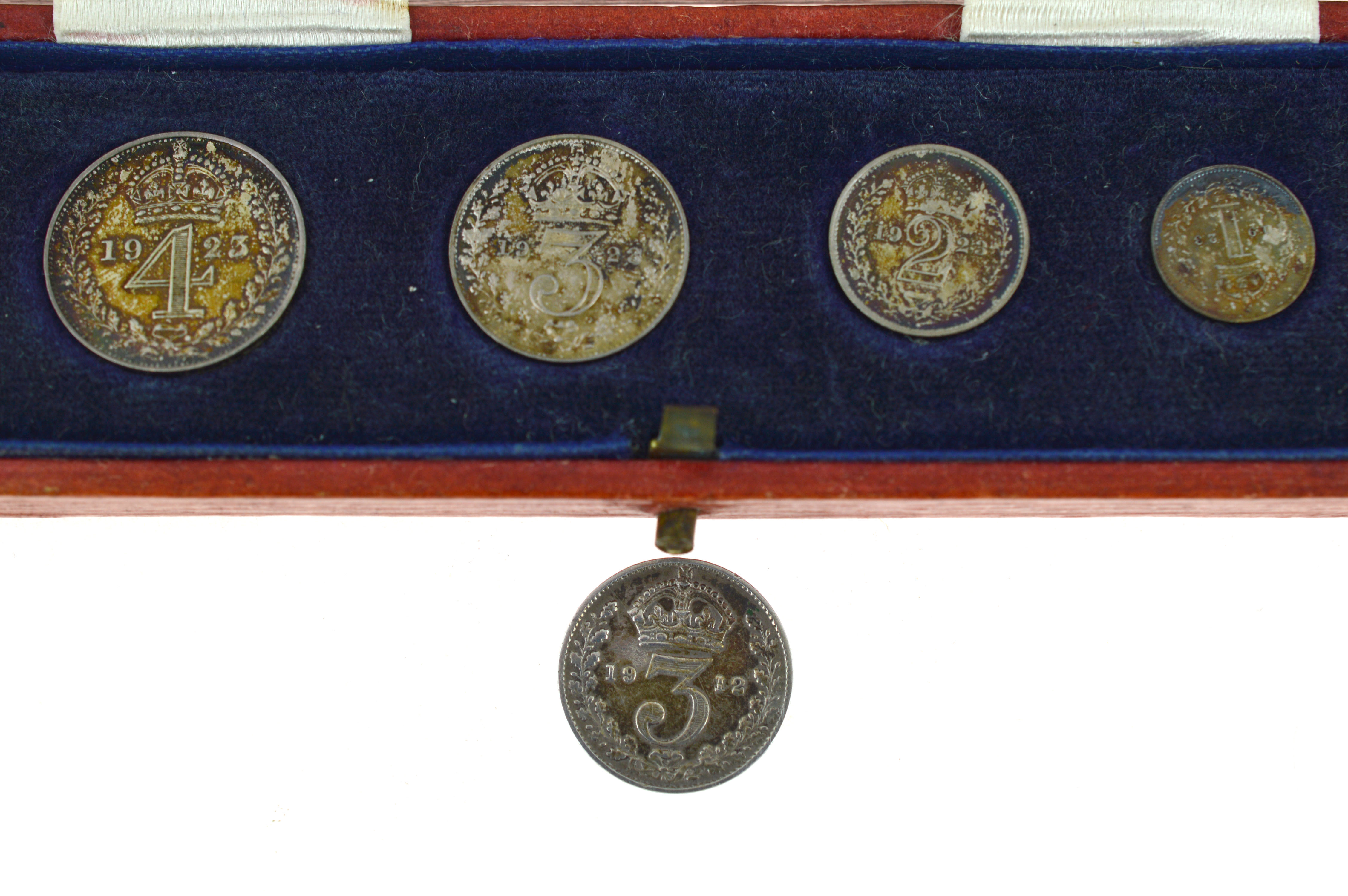 A 1923 Maundy complete silver coin set, in original fitted leather box together with a single 1912 - Image 3 of 3