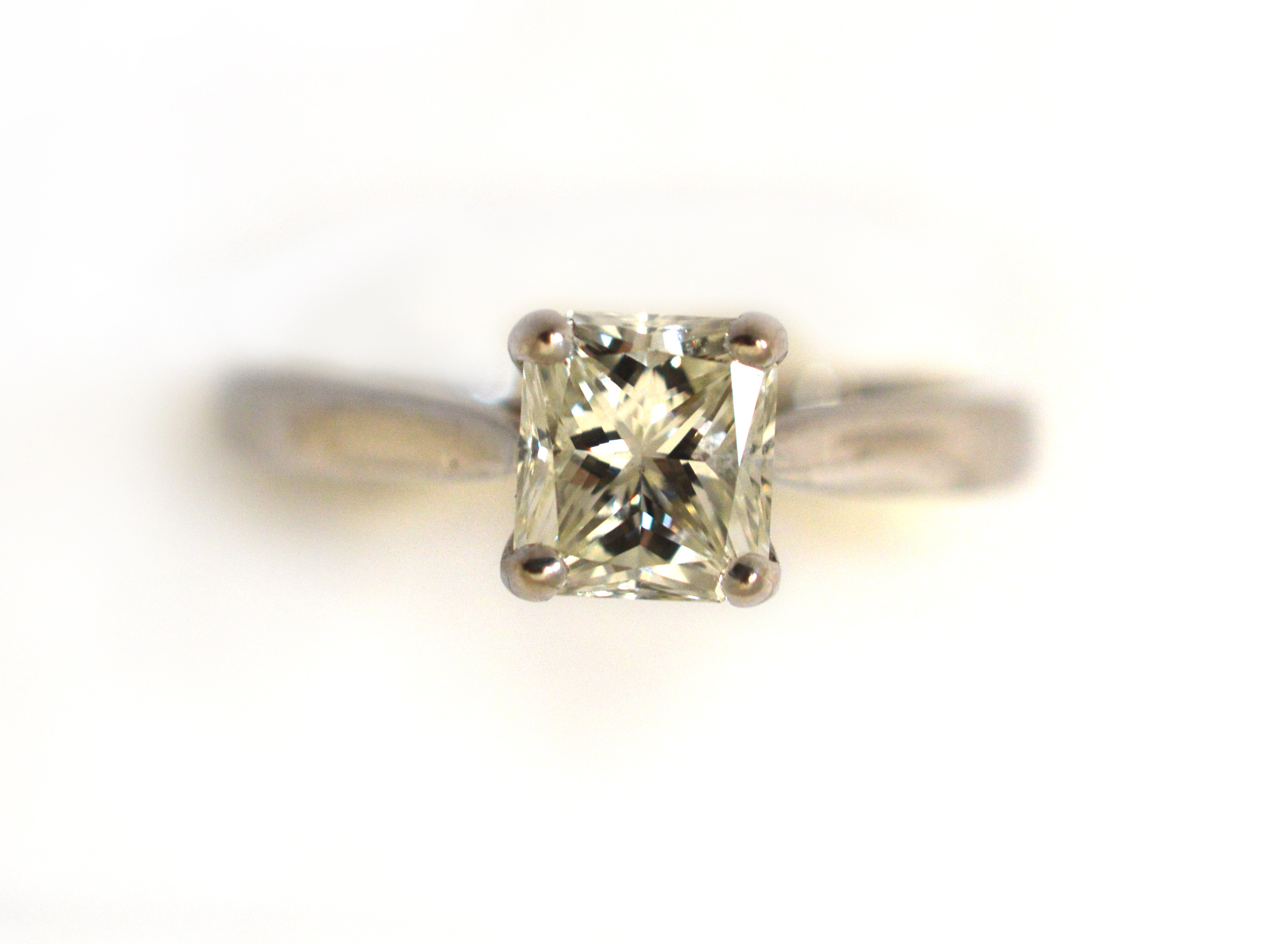 PLEASE NOTE DESCRIPTION CHANGE - 1.02cts - An 18ct H/M white gold diamond solitaire ring, the single