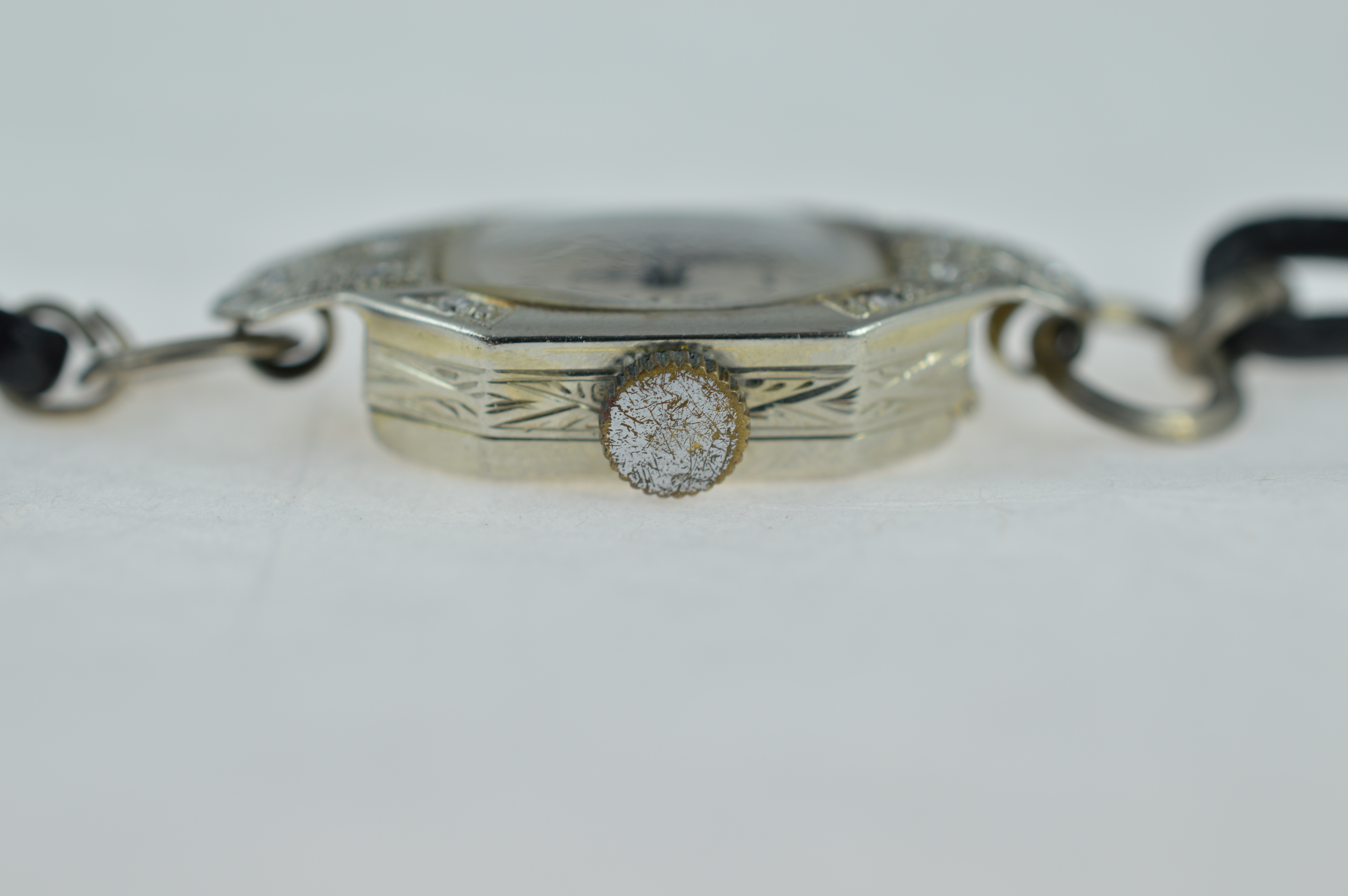 An Art Deco ladies 18ct diamond set mechanical cocktail watch, H/M London 1930, dial is clean and in - Image 5 of 7