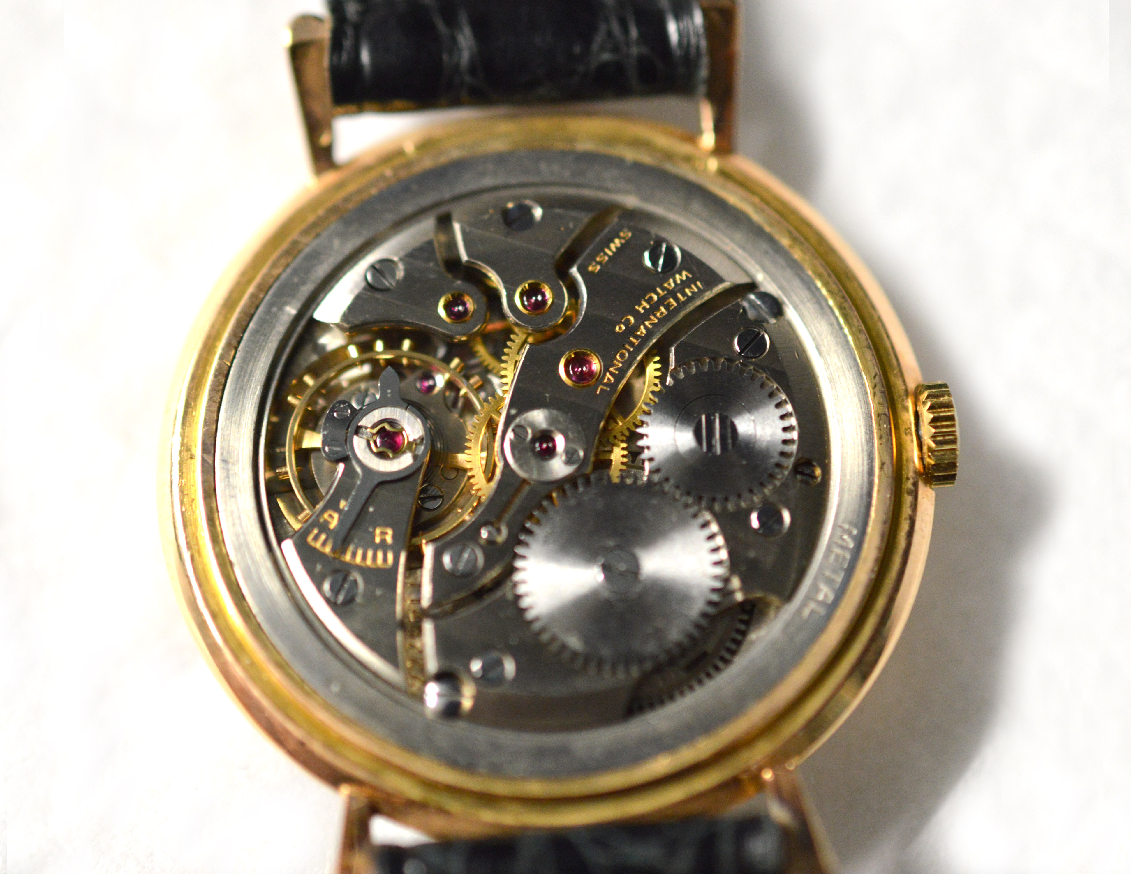 INTERNATIONAL WATCH CO - A rare circa late 1940's gents 18ct gold International Watch Co - Image 6 of 7