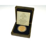 ROYAL MINT - A £5 22ct gold uncirculated Royal Mint coin in original fitted box & certificated, no