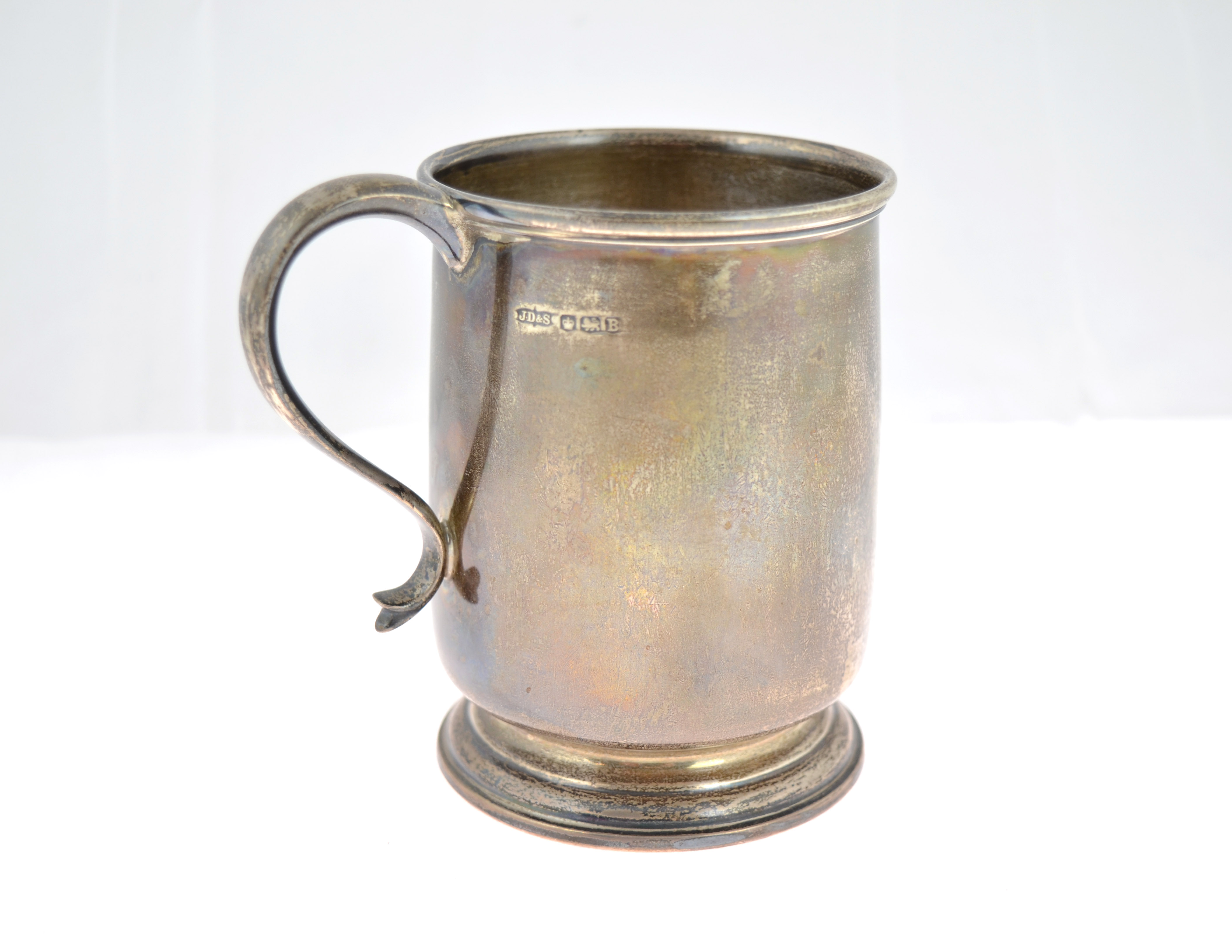 Small silver tankard H/M Sheffield 1944, approx 10cm high, approx 185gms - Image 2 of 2