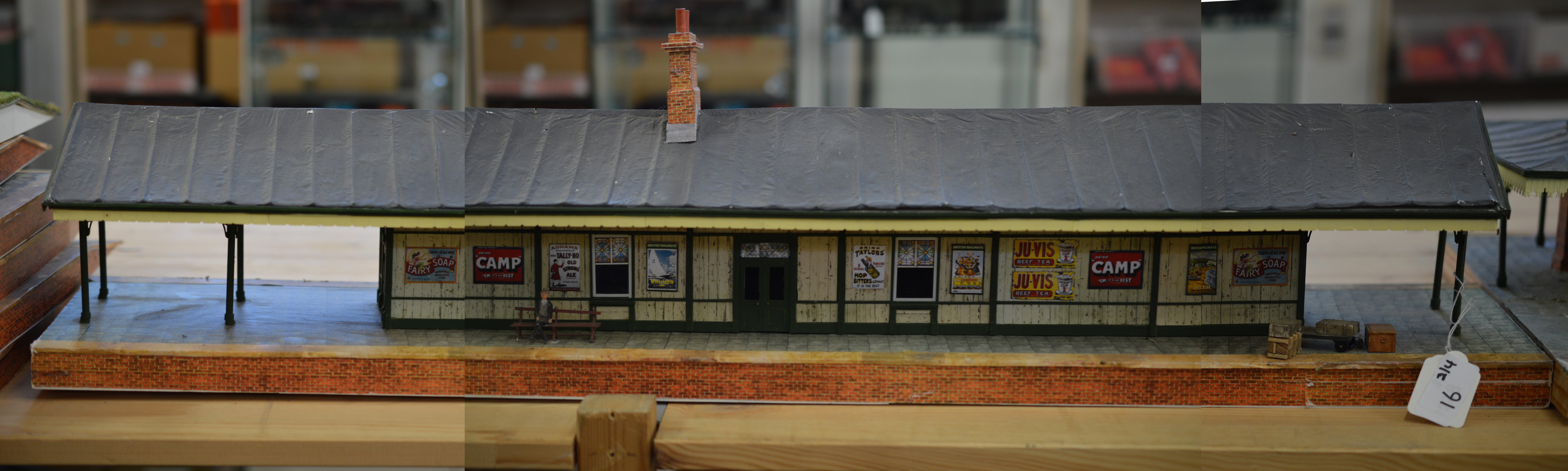 O Gauge. An impressive Station Building together with two Platforms and six ramps, of mostly - Image 4 of 14