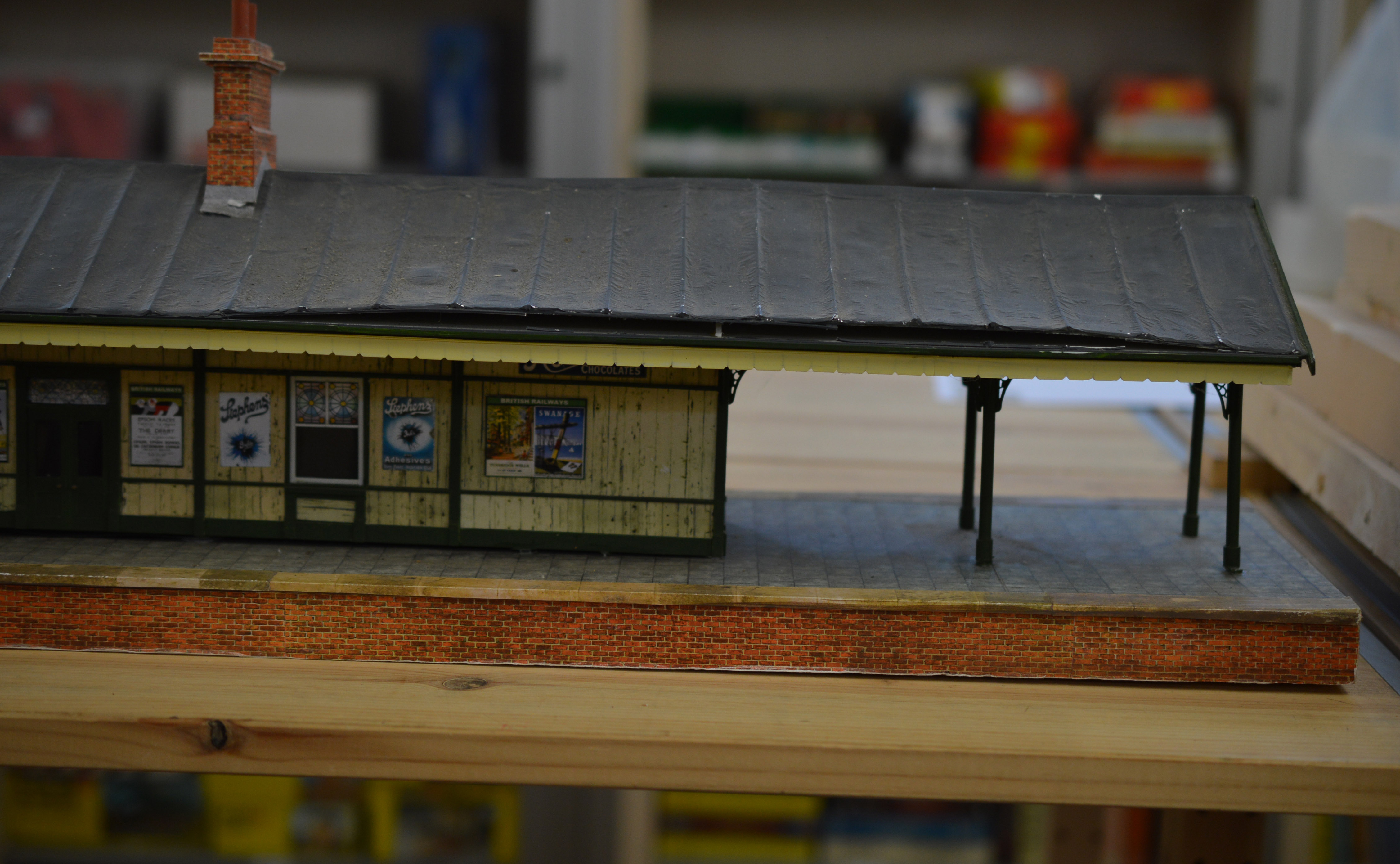 O Gauge. An impressive Station Building together with two Platforms and six ramps, of mostly - Image 14 of 14