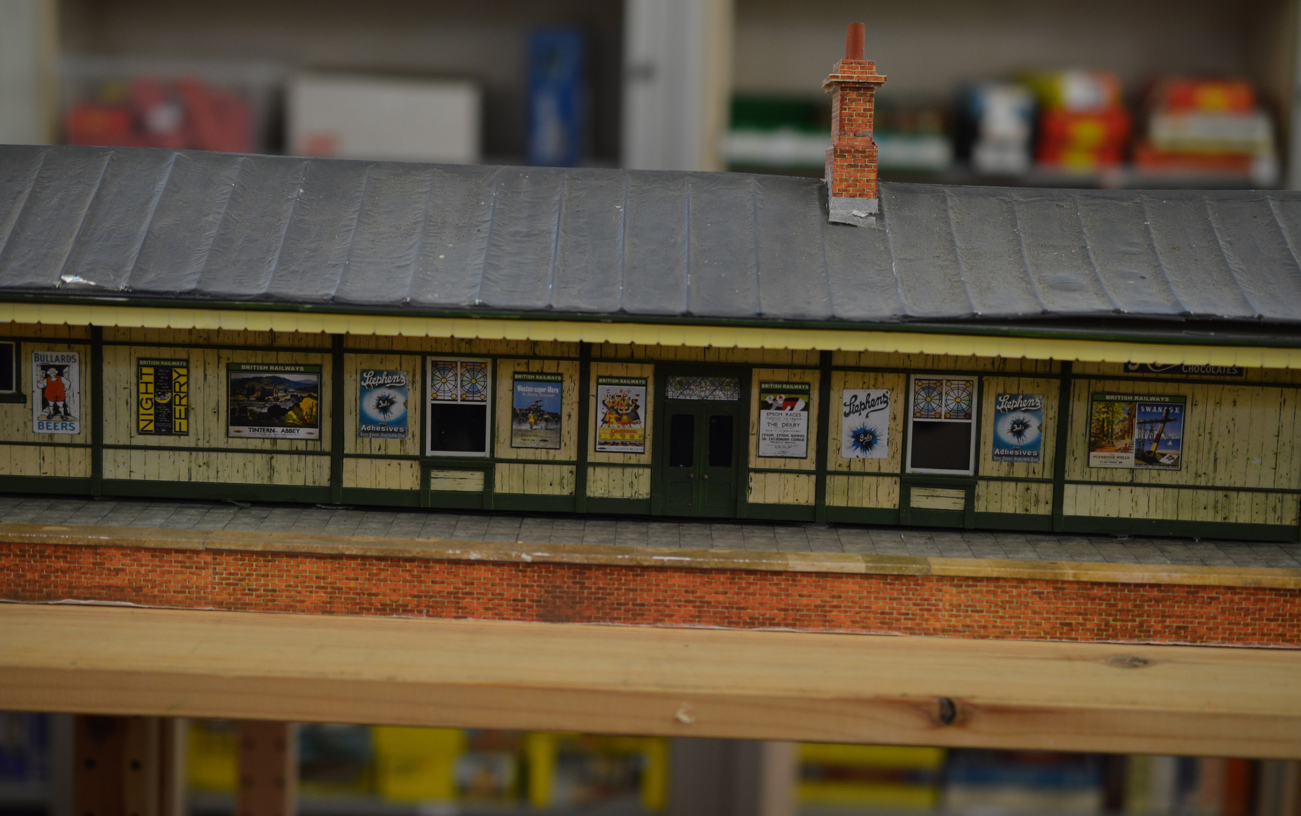 O Gauge. An impressive Station Building together with two Platforms and six ramps, of mostly - Image 13 of 14