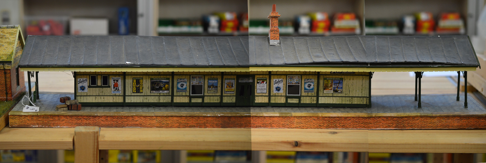 O Gauge. An impressive Station Building together with two Platforms and six ramps, of mostly - Image 3 of 14