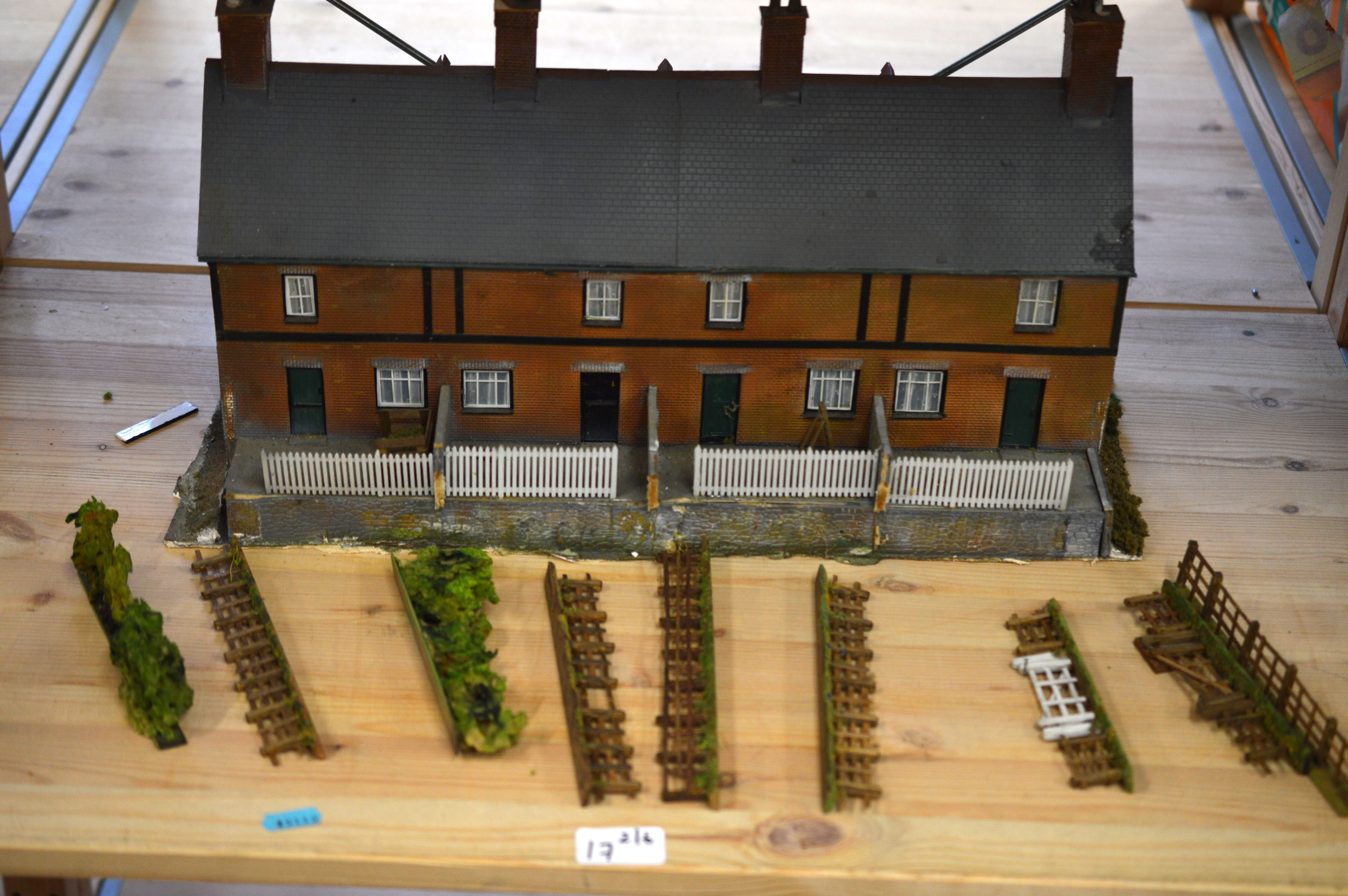 OO Gauge. 24 Trackside Buildings, mostly shops and houses, including Public Houses, Newsagent, - Image 5 of 10