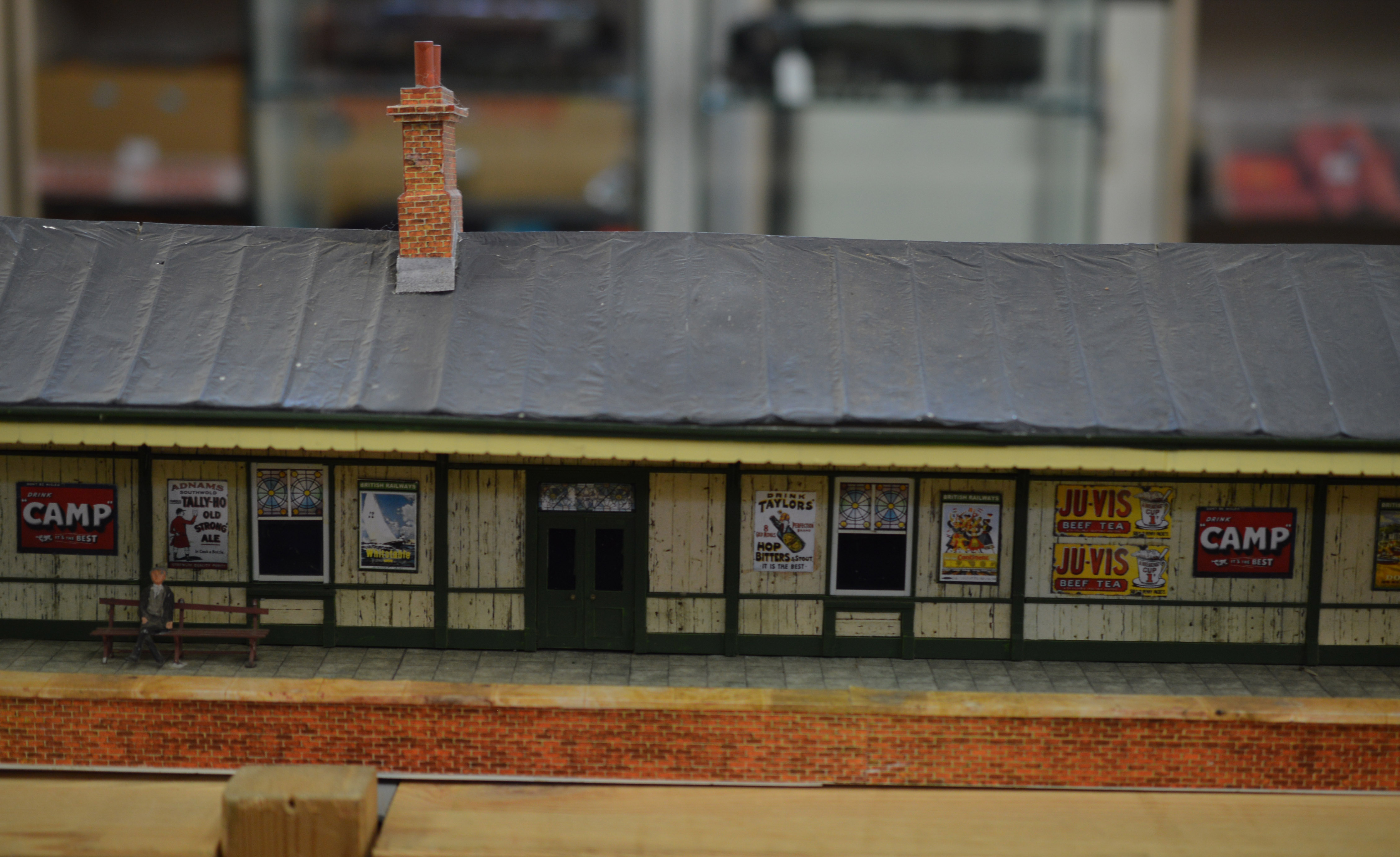 O Gauge. An impressive Station Building together with two Platforms and six ramps, of mostly - Image 7 of 14