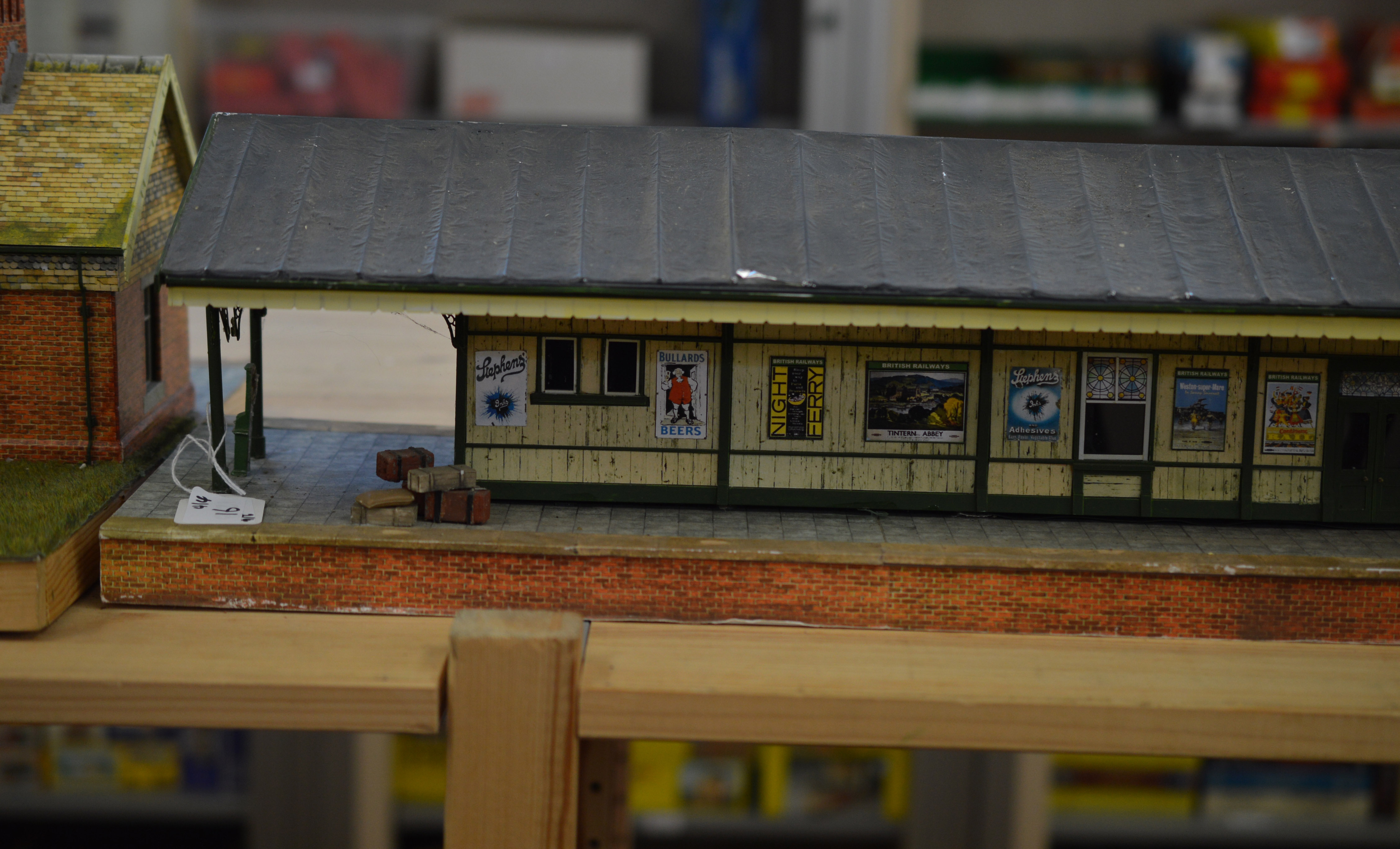 O Gauge. An impressive Station Building together with two Platforms and six ramps, of mostly - Image 12 of 14