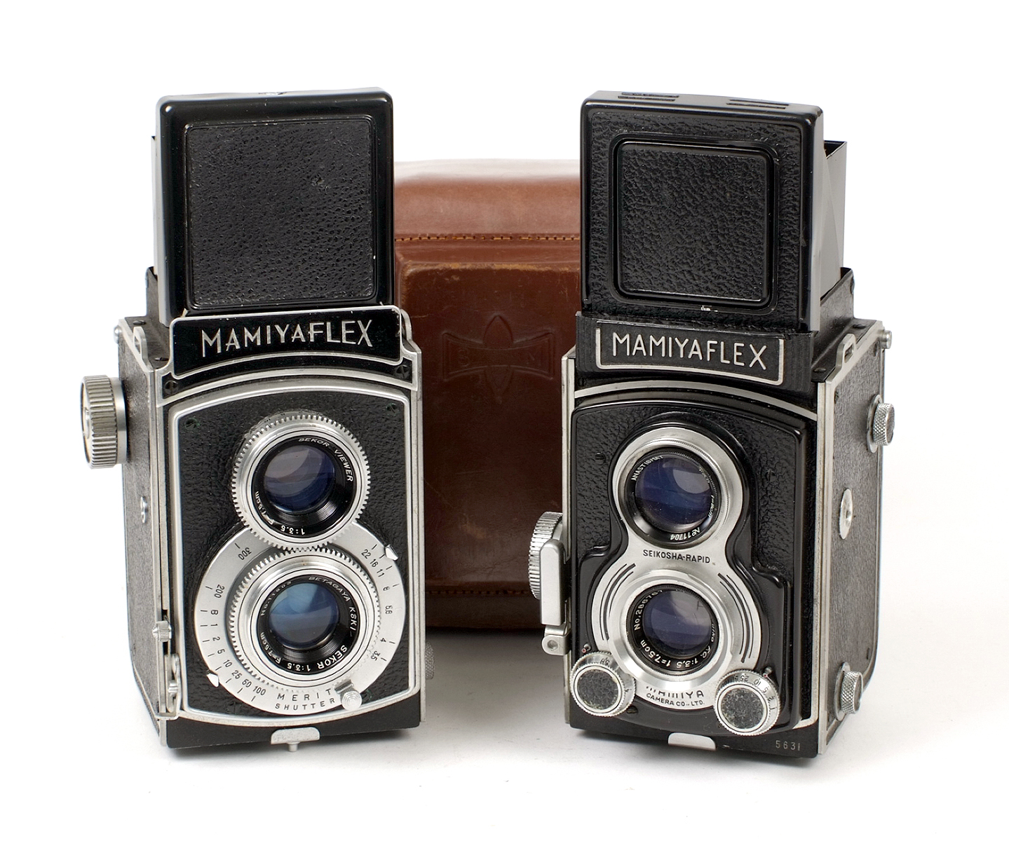 Pair of Early Mamiyaflex 120 TLRs. Early version with interlocking Sekor 7.5cm f3.5 lenses (