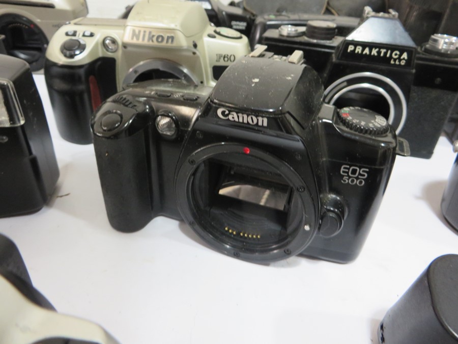A collection of various cameras including Kodak, Canon, Brownie, Praktica, Pentax etc - Image 10 of 20