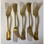 A set of 5 hallmarked Georgian silver forks. Weight 329g