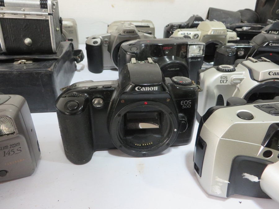 A collection of various cameras including Kodak, Canon, Brownie, Praktica, Pentax etc - Image 3 of 20