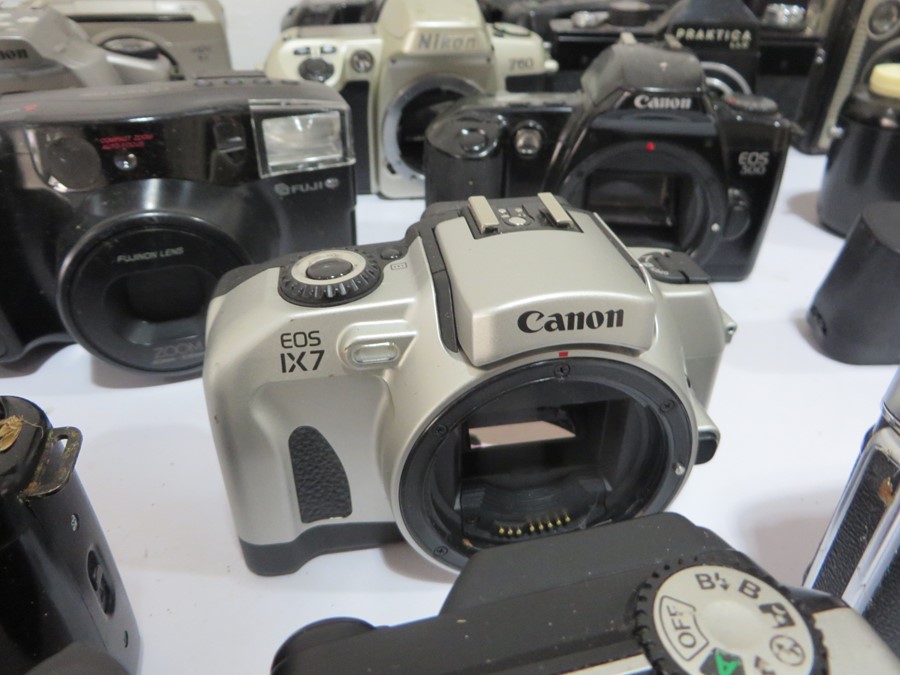 A collection of various cameras including Kodak, Canon, Brownie, Praktica, Pentax etc - Image 5 of 20