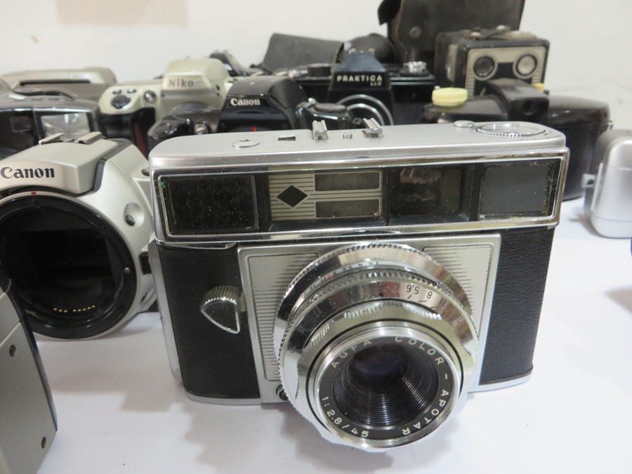 A collection of various cameras including Kodak, Canon, Brownie, Praktica, Pentax etc - Image 6 of 20