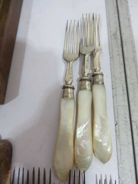 A quantity of various cutlery including silver plated, silver mounted etc - Image 6 of 10