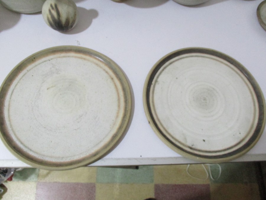 A collection of studio pottery, faint incised signature to reverse - Image 9 of 10