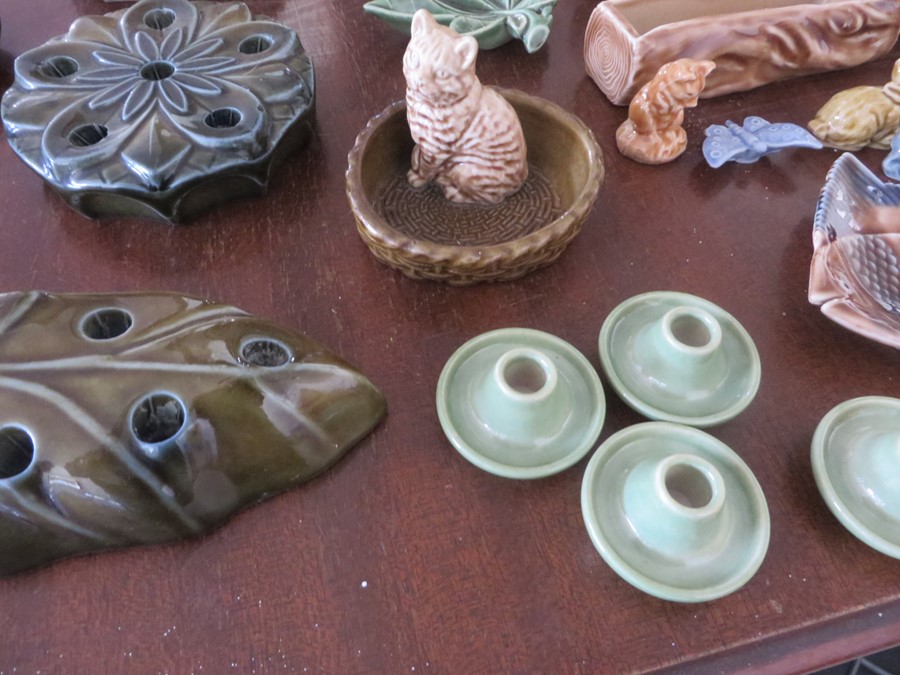 A collection of Wade including two Nat West pigs, candle holders, whimsies etc. - Image 8 of 14
