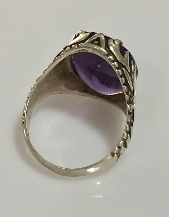 A 925 silver ring set with Amethyst - Image 3 of 3