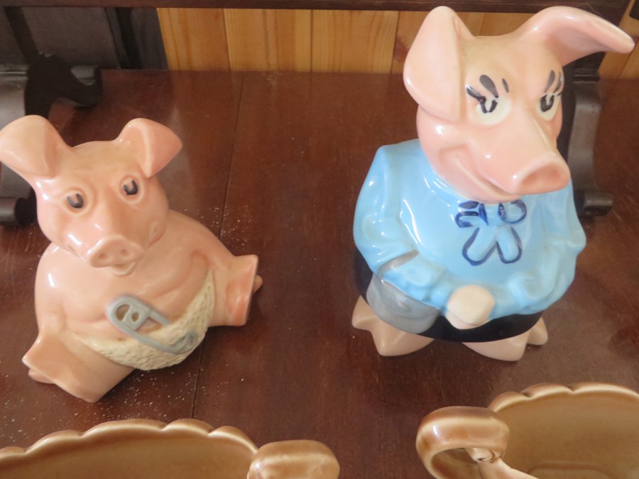 A collection of Wade including two Nat West pigs, candle holders, whimsies etc. - Image 2 of 14