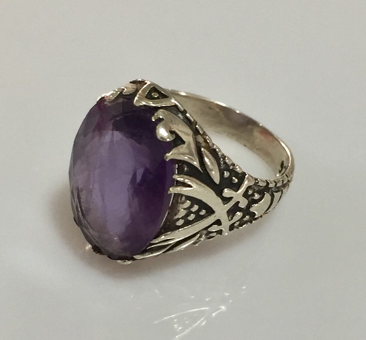 A 925 silver ring set with Amethyst