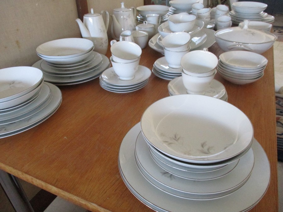A large Noritake dinner and tea service "Rowena" - Image 9 of 9
