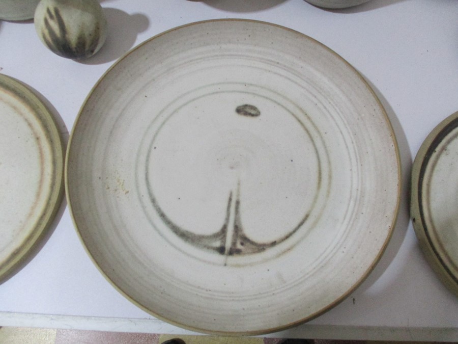 A collection of studio pottery, faint incised signature to reverse - Image 7 of 10