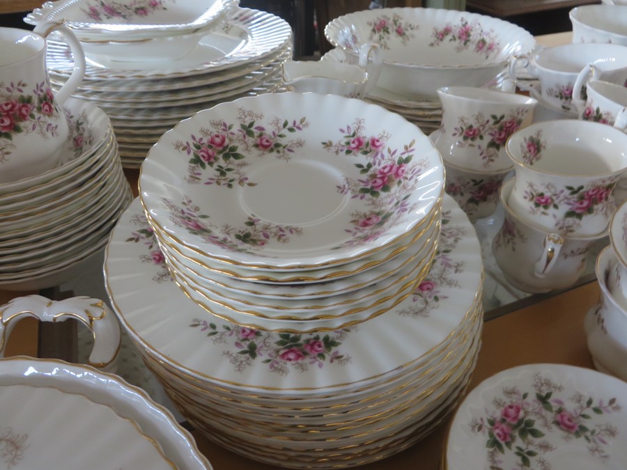 A comprehensive Royal Albert "Lavender Rose" dinner, tea and coffee set etc.- approx. 150 pieces - Image 13 of 23