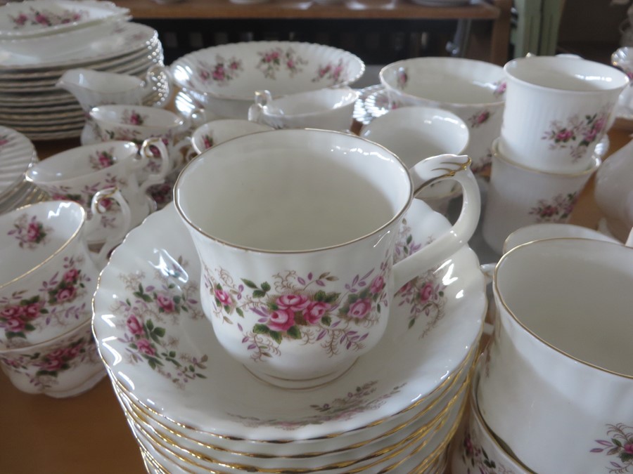 A comprehensive Royal Albert "Lavender Rose" dinner, tea and coffee set etc.- approx. 150 pieces - Image 8 of 23