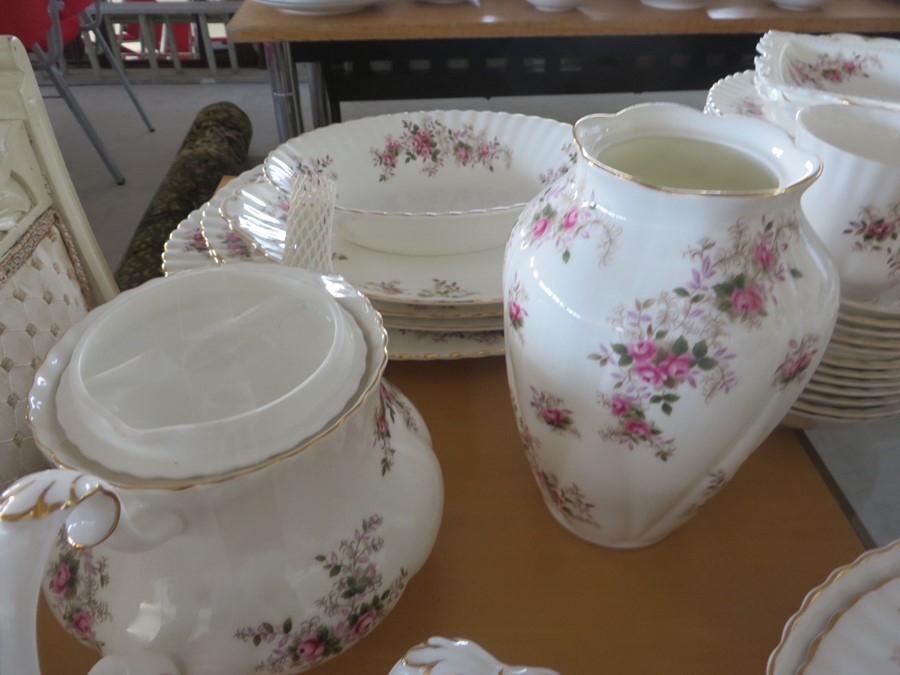 A comprehensive Royal Albert "Lavender Rose" dinner, tea and coffee set etc.- approx. 150 pieces - Image 12 of 23