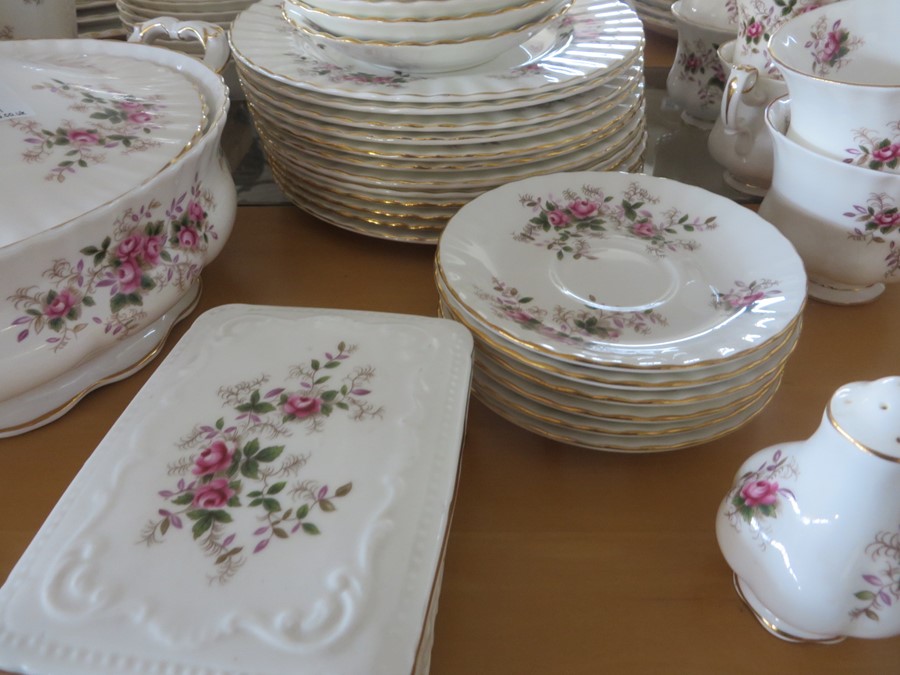 A comprehensive Royal Albert "Lavender Rose" dinner, tea and coffee set etc.- approx. 150 pieces - Image 10 of 23