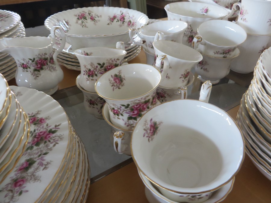 A comprehensive Royal Albert "Lavender Rose" dinner, tea and coffee set etc.- approx. 150 pieces - Image 14 of 23