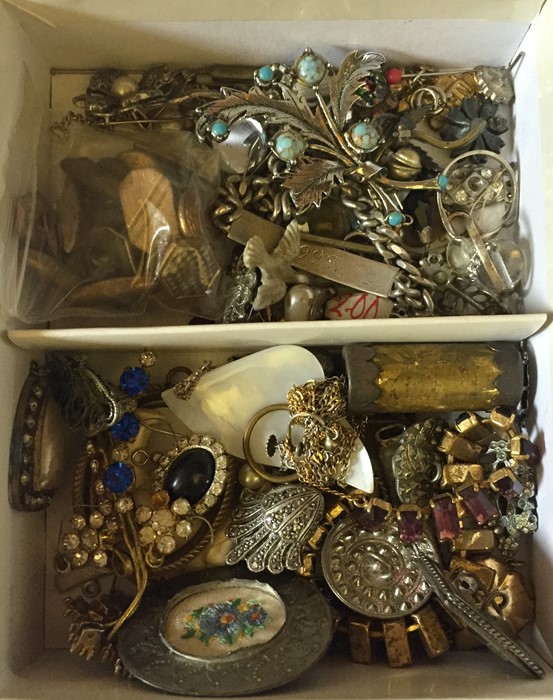 A collection of costume jewellery - Image 5 of 5