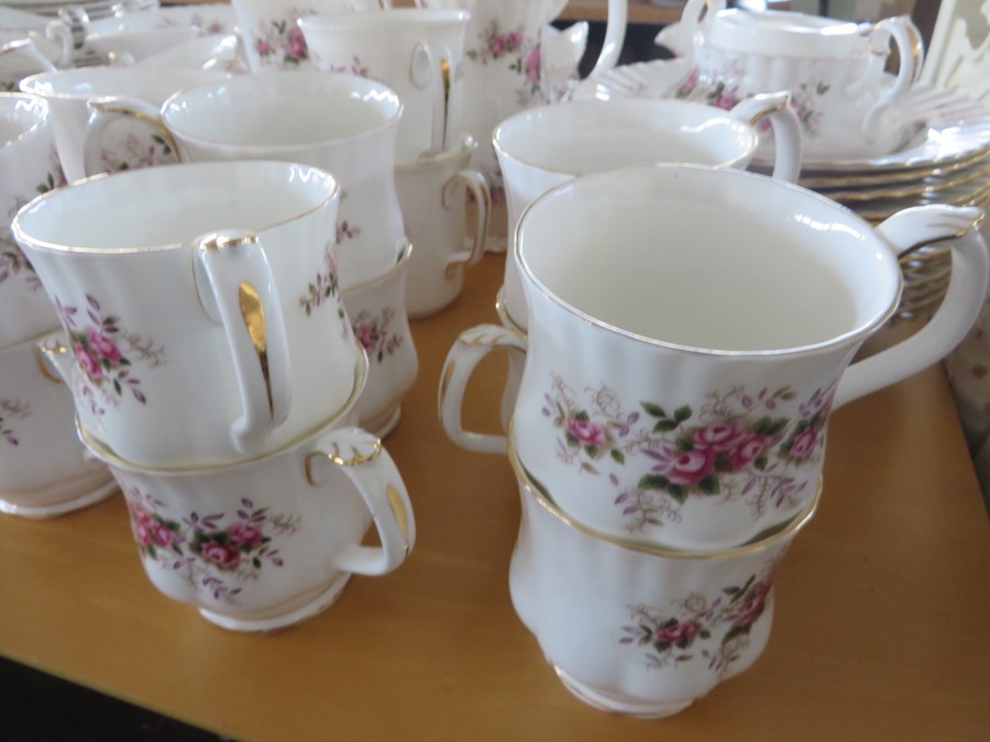 A comprehensive Royal Albert "Lavender Rose" dinner, tea and coffee set etc.- approx. 150 pieces - Image 4 of 23