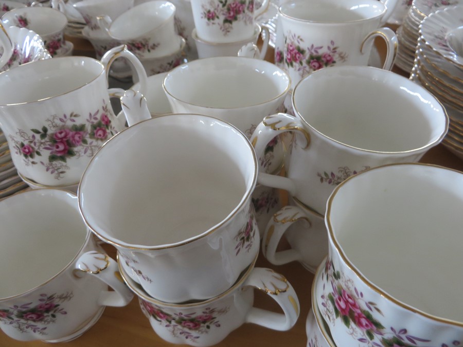 A comprehensive Royal Albert "Lavender Rose" dinner, tea and coffee set etc.- approx. 150 pieces - Image 5 of 23