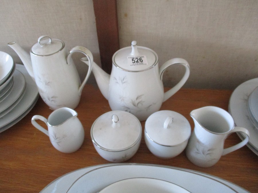 A large Noritake dinner and tea service "Rowena" - Image 7 of 9