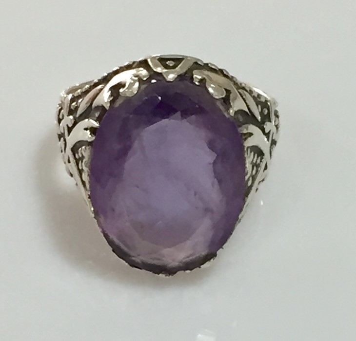 A 925 silver ring set with Amethyst - Image 2 of 3