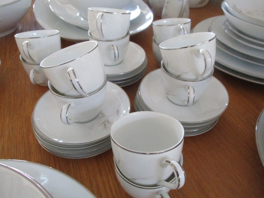 A large Noritake dinner and tea service "Rowena" - Image 6 of 9