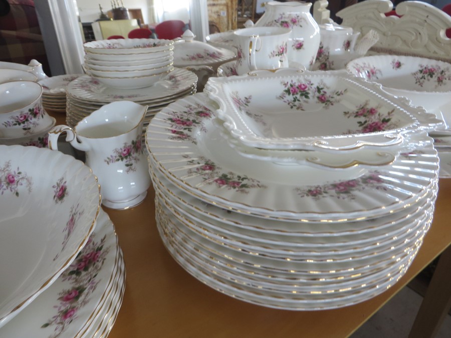 A comprehensive Royal Albert "Lavender Rose" dinner, tea and coffee set etc.- approx. 150 pieces - Image 21 of 23