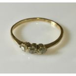 An 18ct gold diamond 3 stone ring (large ring size)