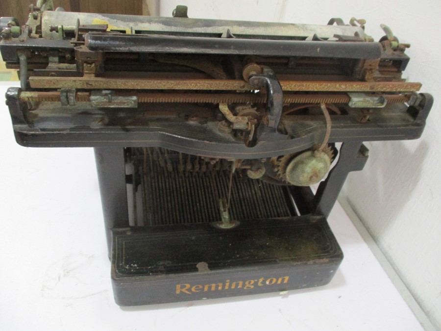 A vintage Remington typewriter - Image 5 of 5