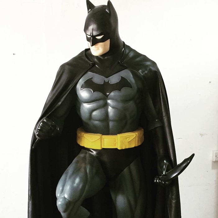A lifesize limited edition figure of Batman on plinth, number 34/500, manufactured by Rubie's - Image 2 of 8
