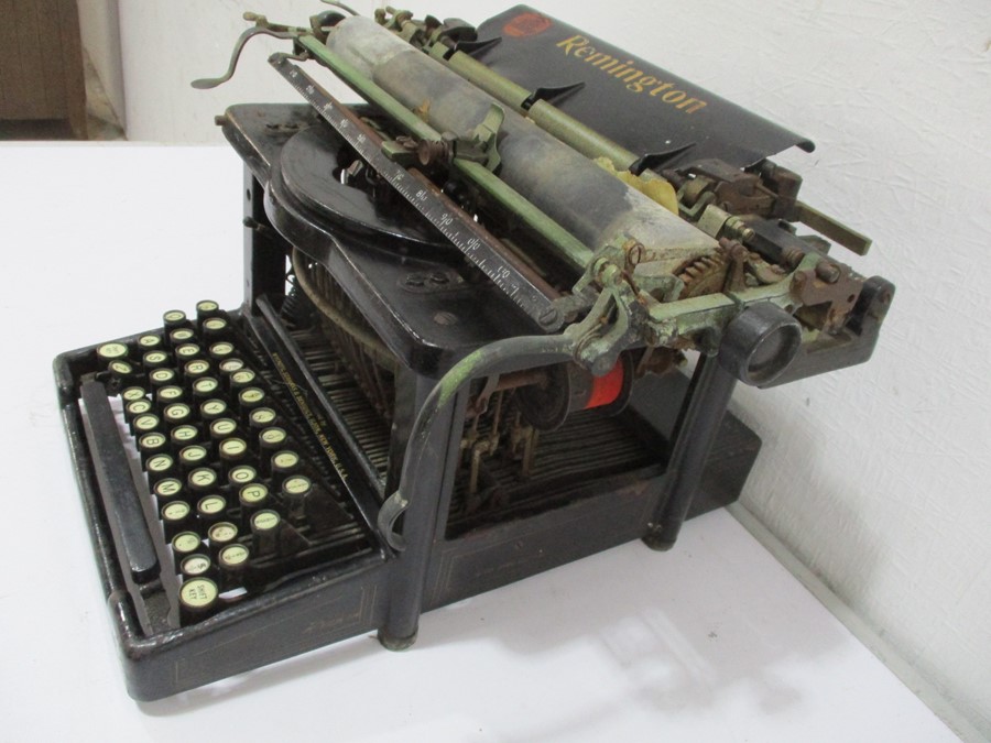 A vintage Remington typewriter - Image 2 of 5