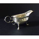 A small hallmarked silver cream jug by Thomas Pratt, London 1782