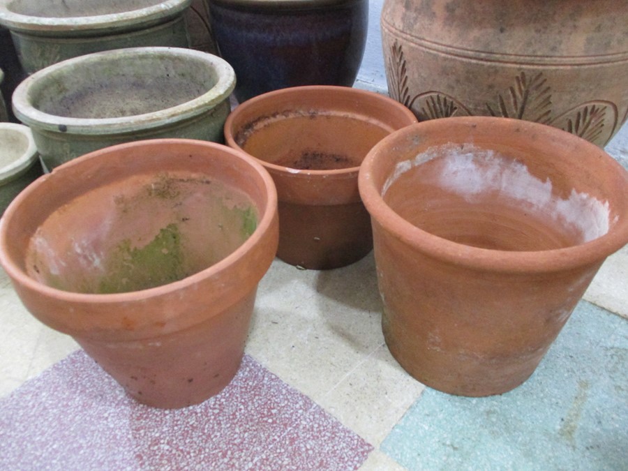 A collection of garden pots - Image 3 of 7