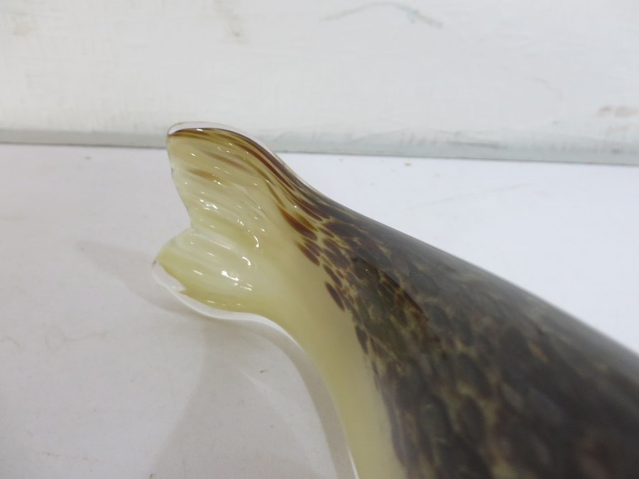 A Wedgwood paperweight in the form of a whale and a Crown Ducal floral patterned bowl - Image 5 of 6